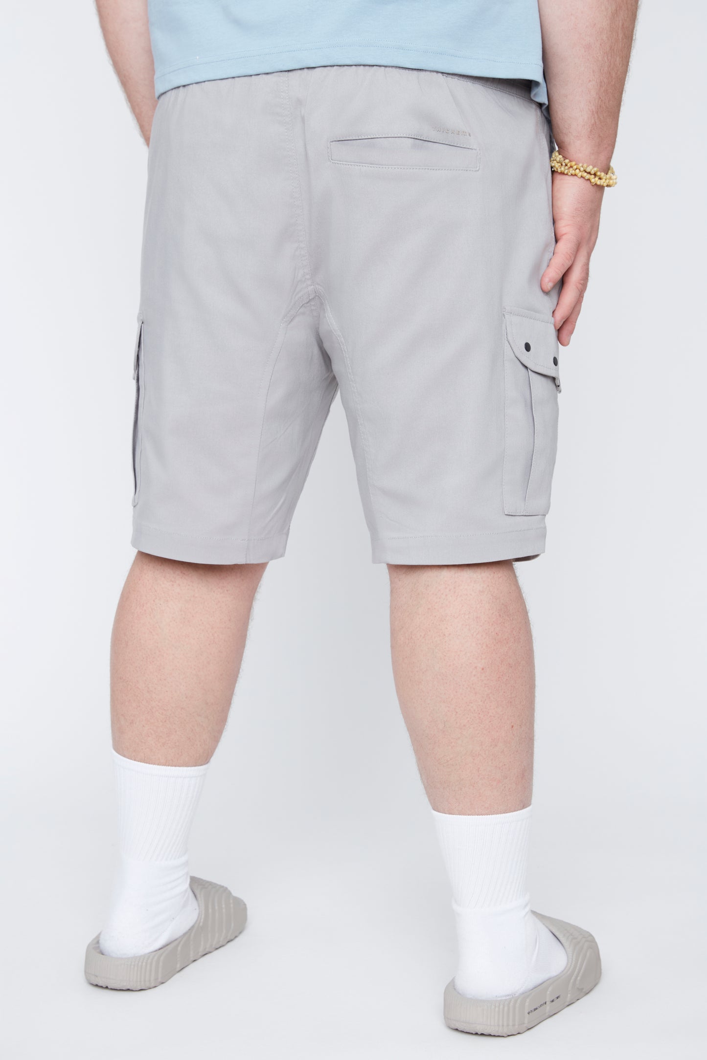 Short cargo à enfiler pour homme avec poches zippées