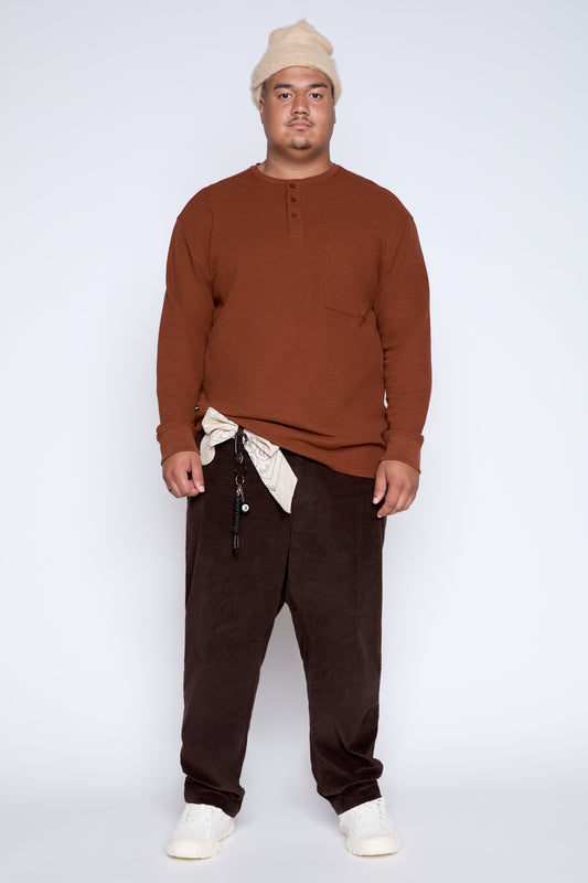Henley texturé à manches longues