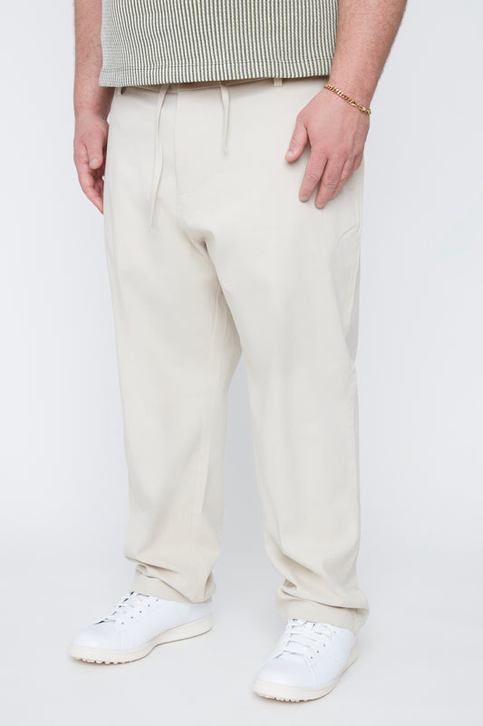 Pantalon chino plissé en sergé pour homme